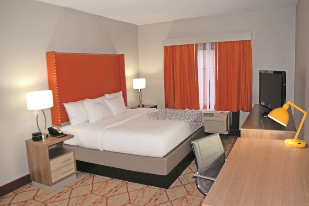 La Quinta By Wyndham Lackawanna Phòng bức ảnh