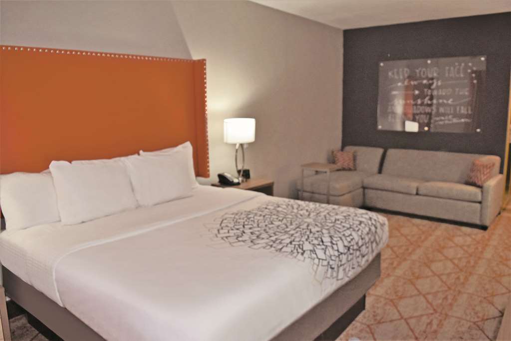 La Quinta By Wyndham Lackawanna Phòng bức ảnh